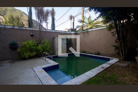 Casa à venda com 200m², 4 quartos e 2 vagasPiscina