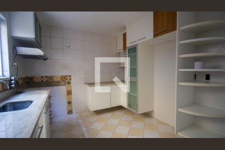 Casa à venda com 200m², 4 quartos e 2 vagasCozinha e Área de Serviço