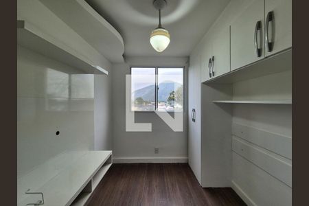 Quarto 1 de apartamento para alugar com 2 quartos, 47m² em Vargem Pequena, Rio de Janeiro