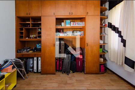 Casa à venda com 307m², 4 quartos e 4 vagas Casa à venda com 307m², 4 quartos e 4 vagasQuarto 1