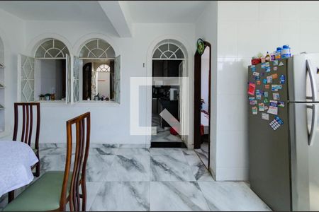 Casa à venda com 307m², 4 quartos e 4 vagas Casa à venda com 307m², 4 quartos e 4 vagasÁrea de serviço