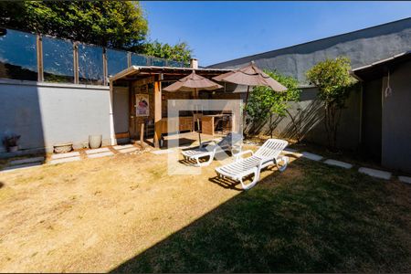 Casa à venda com 307m², 4 quartos e 4 vagas Casa à venda com 307m², 4 quartos e 4 vagasÁrea externa