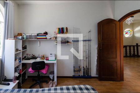 Casa à venda com 307m², 4 quartos e 4 vagas Casa à venda com 307m², 4 quartos e 4 vagasQuarto 2