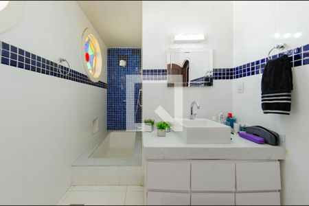 Casa à venda com 307m², 4 quartos e 4 vagas Casa à venda com 307m², 4 quartos e 4 vagasBanheiro