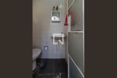 Casa à venda com 307m², 4 quartos e 4 vagas Casa à venda com 307m², 4 quartos e 4 vagasLavabo externo