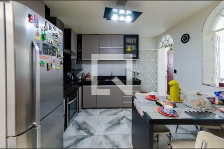 Casa à venda com 307m², 4 quartos e 4 vagas Casa à venda com 307m², 4 quartos e 4 vagasCozinha