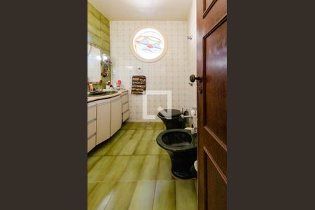 Casa à venda com 307m², 4 quartos e 4 vagas Casa à venda com 307m², 4 quartos e 4 vagasBanheiro suíte