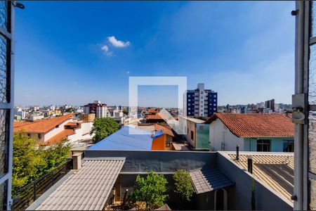 Casa à venda com 307m², 4 quartos e 4 vagas Casa à venda com 307m², 4 quartos e 4 vagasVista