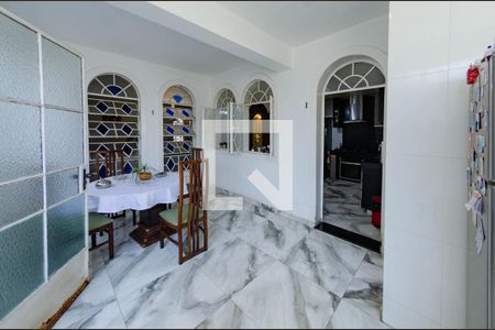 Casa à venda com 307m², 4 quartos e 4 vagas Casa à venda com 307m², 4 quartos e 4 vagasÁrea de serviço