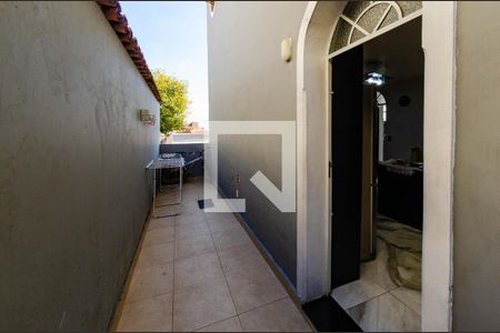 Casa à venda com 307m², 4 quartos e 4 vagas Casa à venda com 307m², 4 quartos e 4 vagasÁrea externa