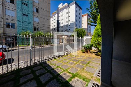 Casa à venda com 307m², 4 quartos e 4 vagas Casa à venda com 307m², 4 quartos e 4 vagasÁrea Externa