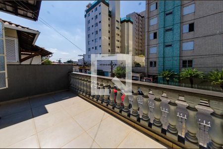 Casa à venda com 307m², 4 quartos e 4 vagas Casa à venda com 307m², 4 quartos e 4 vagasVaranda