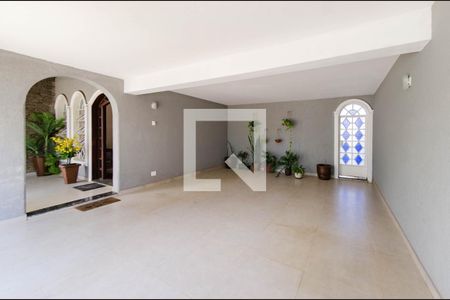 Casa à venda com 307m², 4 quartos e 4 vagas Casa à venda com 307m², 4 quartos e 4 vagasGaragem