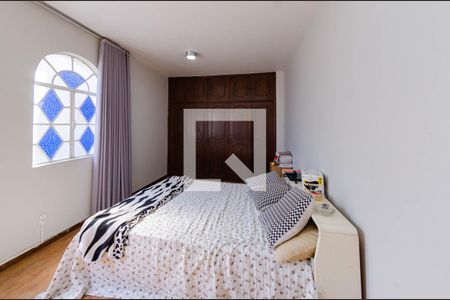 Casa à venda com 307m², 4 quartos e 4 vagas Casa à venda com 307m², 4 quartos e 4 vagasQuarto 3