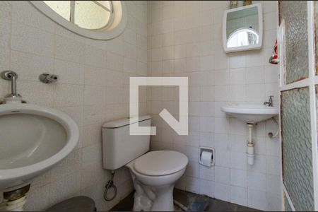 Casa à venda com 307m², 4 quartos e 4 vagas Casa à venda com 307m², 4 quartos e 4 vagasLavabo externo