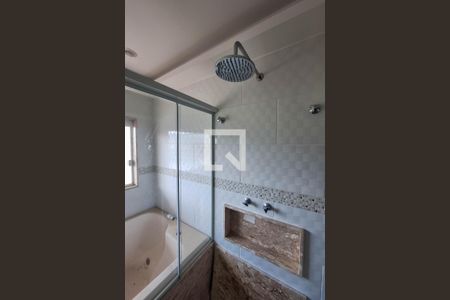 Casa de condomínio para alugar com 350m², 3 quartos e 3 vagasBanheiro da Suíte 3