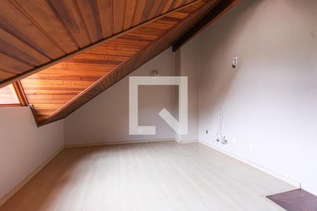 Casa de condomínio à venda com 130m², 3 quartos e 2 vagasSótão