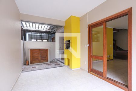 Casa de condomínio à venda com 130m², 3 quartos e 2 vagasChurrasqueira