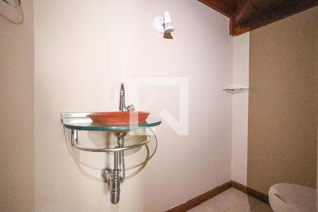 Casa de condomínio à venda com 130m², 3 quartos e 2 vagasLavabo