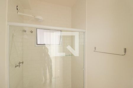 Banheiro de kitnet/studio para alugar com 1 quarto, 30m² em Parque Peruche, São Paulo