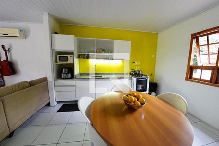 Casa à venda com 86m², 2 quartos e 2 vagas Casa à venda com 86m², 2 quartos e 2 vagasCozinha