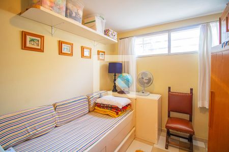 Casa à venda com 225m², 4 quartos e 4 vagas Casa à venda com 225m², 4 quartos e 4 vagasQuarto 4