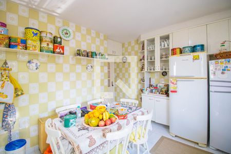 Casa à venda com 225m², 4 quartos e 4 vagas Casa à venda com 225m², 4 quartos e 4 vagasCozinha