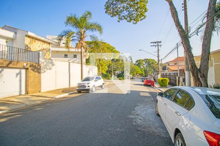 Casa à venda com 225m², 4 quartos e 4 vagas Casa à venda com 225m², 4 quartos e 4 vagasVista da Rua