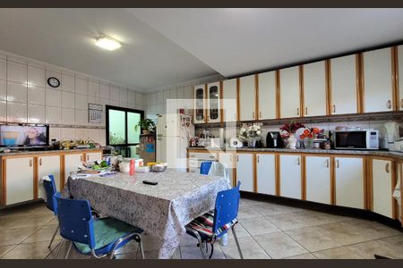 Casa à venda com 300m², 3 quartos e 4 vagas Casa à venda com 300m², 3 quartos e 4 vagasCozinha