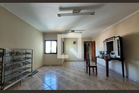 Casa à venda com 300m², 3 quartos e 4 vagas Casa à venda com 300m², 3 quartos e 4 vagasSala 2