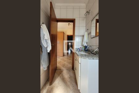 Casa à venda com 300m², 3 quartos e 4 vagas Casa à venda com 300m², 3 quartos e 4 vagasBanheiro da suíte 3