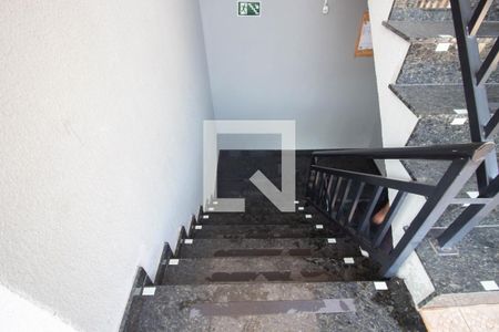 Apartamento à venda com 40m², 1 quarto e sem vagaEscada