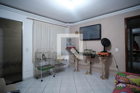 Casa à venda com 217m², 4 quartos e 2 vagasSala 2