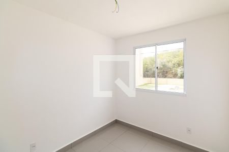 Quarto 1 de apartamento para alugar com 2 quartos, 48m² em Inhoaíba, Rio de Janeiro