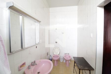 Casa para alugar com 450m², 4 quartos e 4 vagasBanheiro do Quarto 1