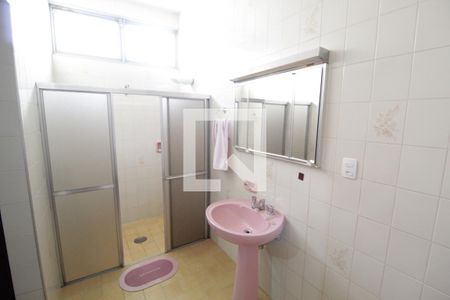 Casa para alugar com 450m², 4 quartos e 4 vagasBanheiro do Quarto 1