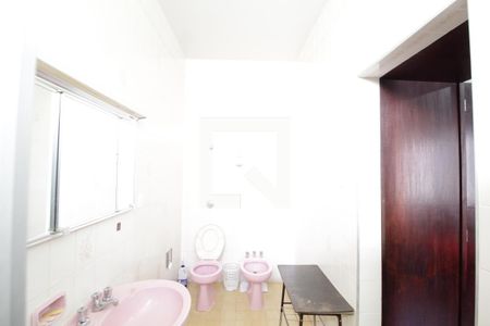 Casa para alugar com 450m², 4 quartos e 4 vagasBanheiro do Quarto 1