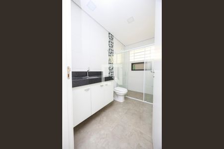 Casa à venda com 140m², 3 quartos e 1 vagaSuíte - Banheiro