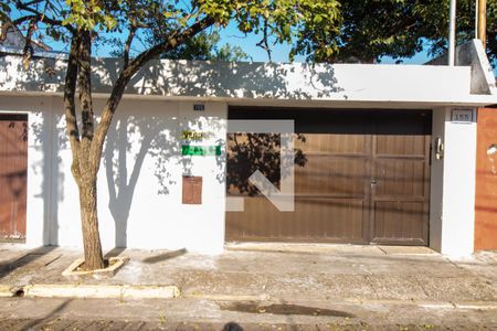 Casa à venda com 120m², 4 quartos e 5 vagasFachada