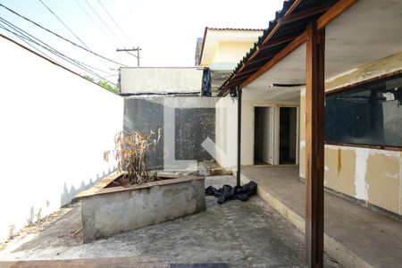 Casa à venda com 300m², 2 quartos e 2 vagasQuintal