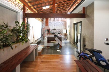 Casa à venda com 300m², 2 quartos e 2 vagasQuintal