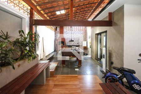 Casa à venda com 300m², 2 quartos e 2 vagasQuintal