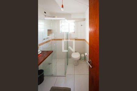 Casa à venda com 300m², 2 quartos e 2 vagasBanheiro