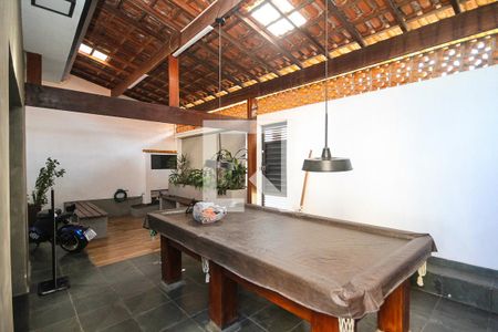 Casa à venda com 300m², 2 quartos e 2 vagasQuintal