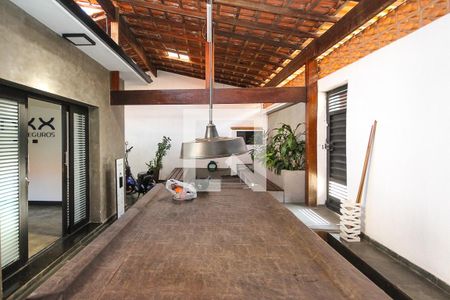 Casa à venda com 300m², 2 quartos e 2 vagasQuintal