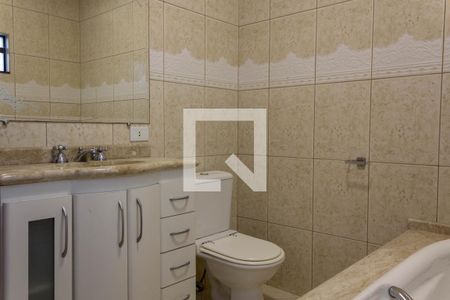 Casa à venda com 355m², 5 quartos e 6 vagasBanheiro da Suíte 1