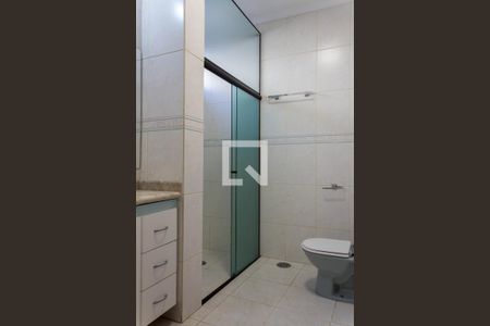 Casa à venda com 355m², 5 quartos e 6 vagasBanheiro da Suíte 2