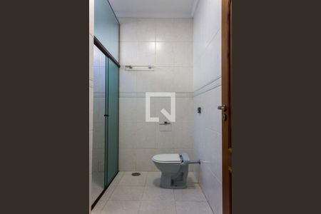 Casa à venda com 355m², 5 quartos e 6 vagasBanheiro da Suíte 2