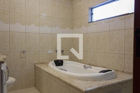 Casa à venda com 355m², 5 quartos e 6 vagasBanheiro da Suíte 1