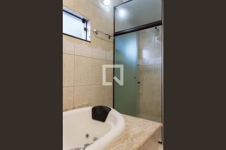 Casa à venda com 355m², 5 quartos e 6 vagasBanheiro da Suíte 1